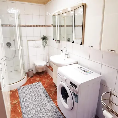 Fr13 - Modernes 1-zimmer-apartment Mit Balkon In