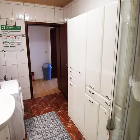 Fr13 - Modernes 1-zimmer-apartment Mit Balkon In Appartement