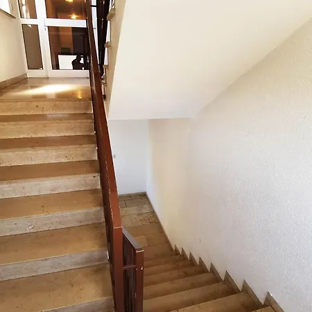 Fr13 - Modernes 1-zimmer-apartment Mit Balkon In