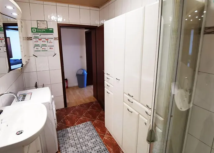 Fr13 - Modernes 1-zimmer-apartment Mit Balkon In דירה