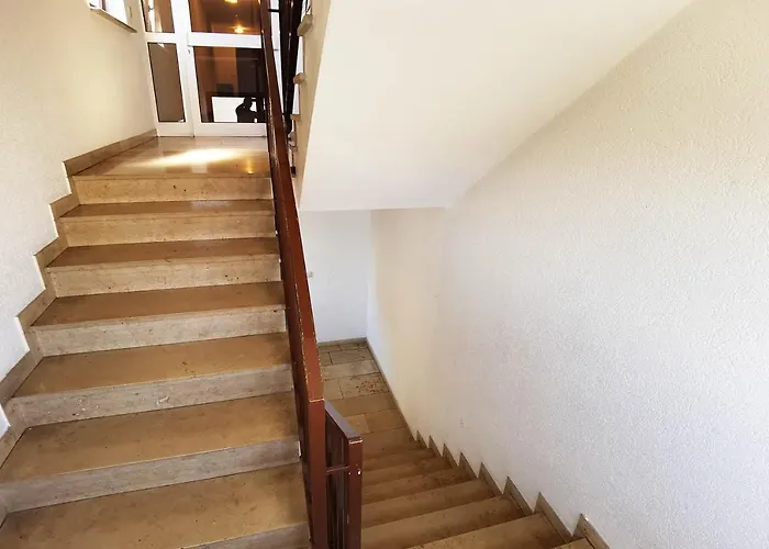 Fr13 - Modernes 1-zimmer-apartment Mit Balkon In