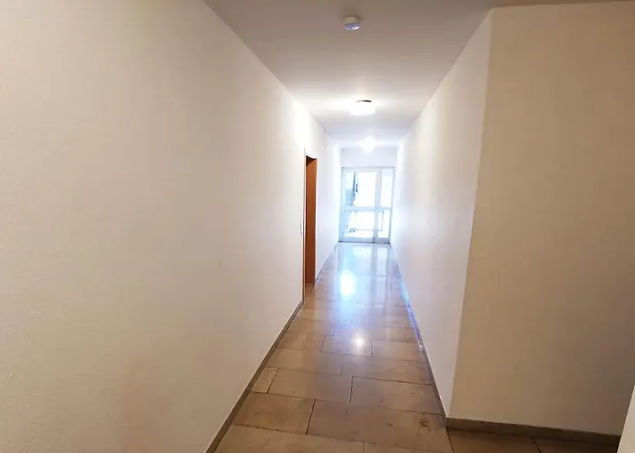 Fr13 - Modernes 1-zimmer-apartment Mit Balkon In דירה